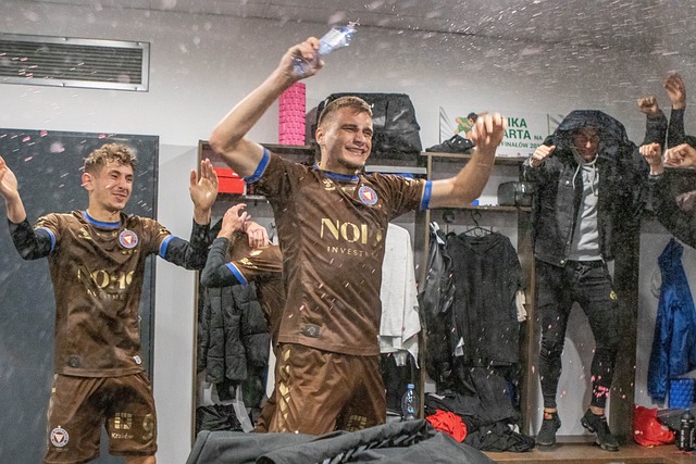 为何广东队杯赛又输山西？皆因4换2所致，粤蜜：送走一人太可惜