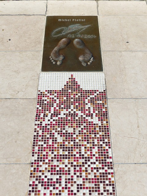 上半场太拉！唐斯14中6空砍24分8篮板3助攻