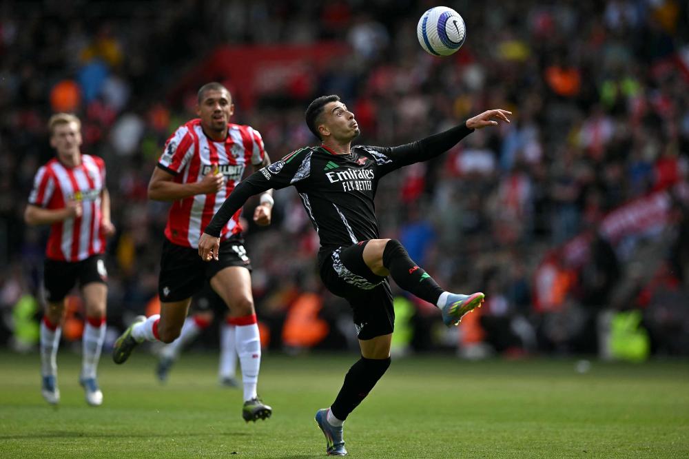 巴甲末轮赛前，内马尔获赠桑托斯生涯150球纪念品