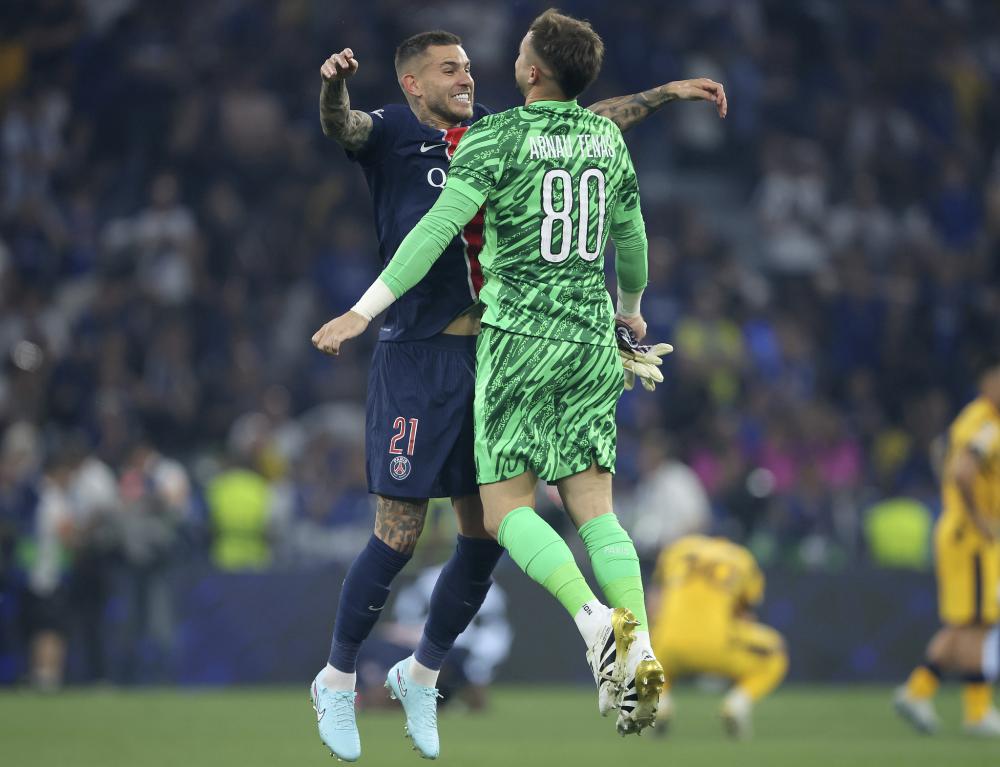 开香槟！中国女排3-1战胜日本豪取3连胜！赵勇变阵封神